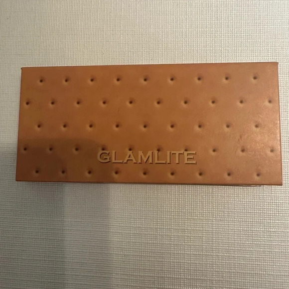 Brand new Glam lite eye shadow palette - Picture 4 of 5